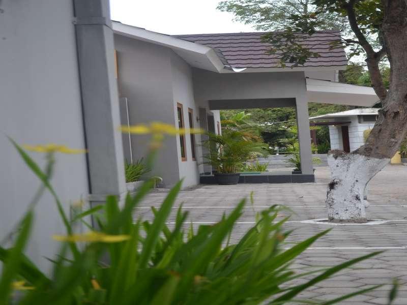 Oyo 743 Garden Guesthouse Yogyakarta Exterior photo
